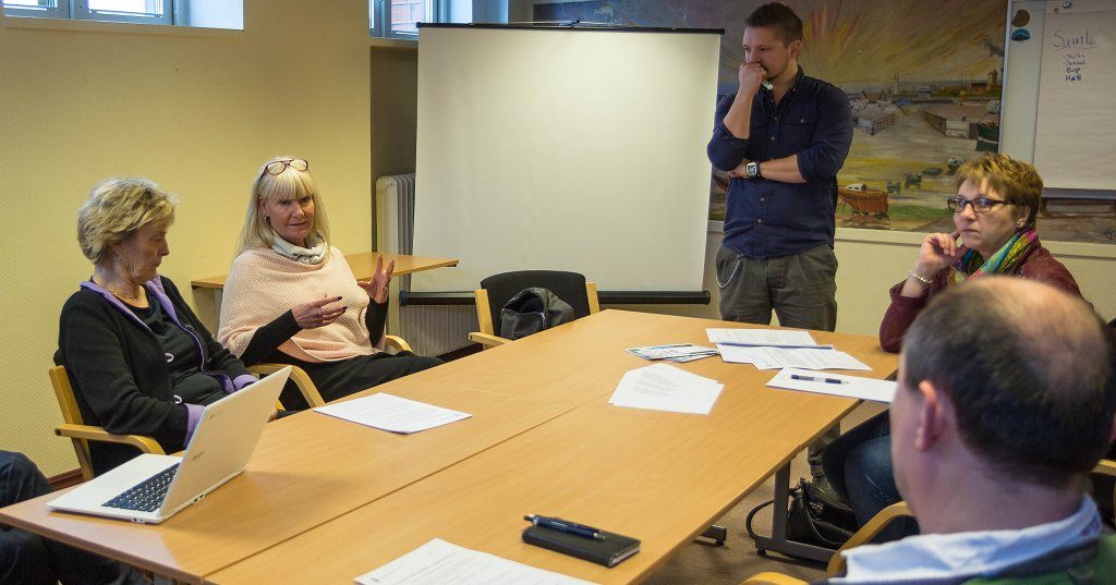 Gemeinsam mit den Kollegen eine Vision für die eigene Schule entwicklen. Die Arbeit der meisten Schulleiter kleinerer Grundschulen sieht anders aus. Foto: Charlotta Wasteson / flickr (CC BY 2.0)