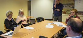 Gemeinsam mit den Kollegen eine Vision für die eigene Schule entwicklen. Die Arbeit der meisten Schulleiter kleinerer Grundschulen sieht anders aus. Foto: Charlotta Wasteson / flickr (CC BY 2.0)