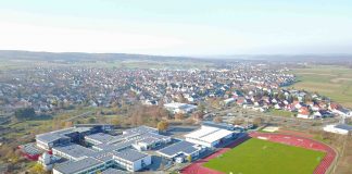 Starkes Signal! Deutschlands größte allgemeinbildende Schule bezieht (“aus aktuellem Anlass”) Position gegen Rassismus unter Schülern