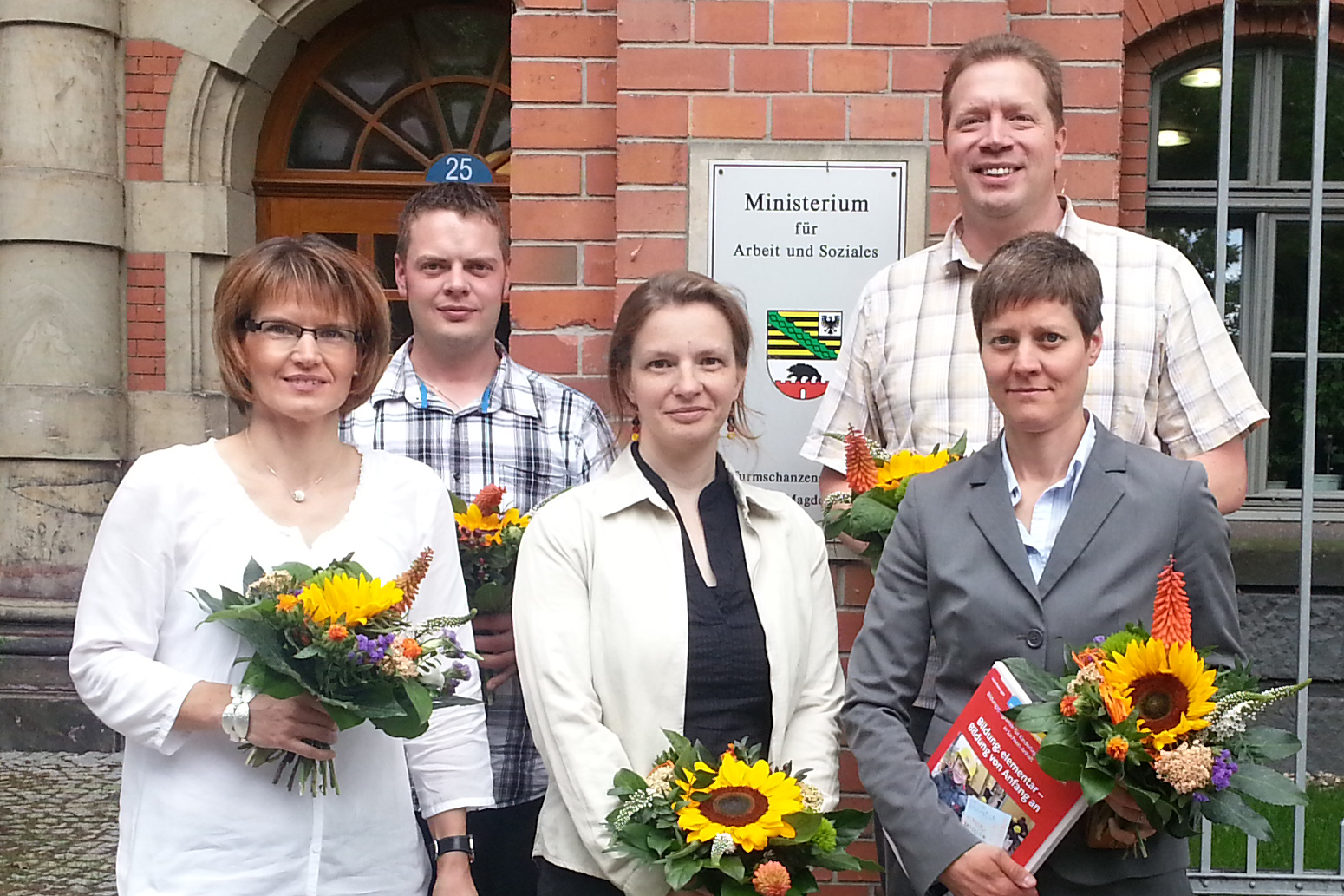 Zum neu gewählten Vorstand der Landeselternvertretung der Kindertagesstätten gehören Beisitzerin Andrea Pusch (v.l.), Beisitzer Sebastian Müller, stellvertretende Vorsitzende Anja Pohl, Vorsitzender Karsten Bucksch und Schriftführerin sowie Vertreterin für den Landesjugendhilfeausschuss Uta Rühmer.