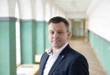 Digitalisierung: Wie ein strukturschwacher Landkreis um seine Schulen kämpft Landrat André Schröder, Iim Berufskolleg Mansfeld-Südharz, Sangerhausen, Sachsen-Anhalt