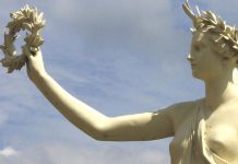 Die Philologen haben vor Gericht schon gegen die Landesregierung gesiegt - gelänge das nochmal? Rike / pixelio.de