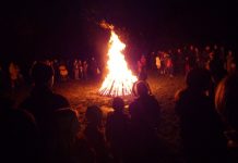 "Waldorf-Eltern" haben oft einen engen Bezug zur Schule, nicht nur wegen zahlreicher Veranstaltungen. Foto: storebukkebruse / flickr (CC BY 2.0)