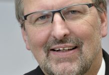 Wegen Mobbing: Meidinger will Handyverbot für Schüler bis 14