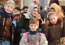 Die Jugendlichen in Deutschland gehen bei der Flüchtlingsintegration mit gutem Beispiel voran, findet SOS-Kinderdörfer-Vorstand Wilfried Vyslozil, angesichts der Umfrageergebnisse. Foto: Metropolico.org /flickr CC BY-SA 2.0)