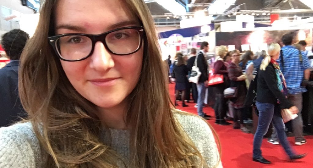 Selfie auf der Buchmesse: Die 14-jährige Milla beim Besuch in Frankfurt. Foto: pivat
