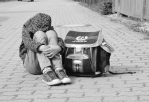 Mobbing ist eine Form der Gewalt, deren Opfer nicht in die eine oder andere Richtung instrumentalisiert werden sollten. Foto: Anne Garti / pixelio.de