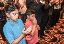 Kinder während des Ramadans in einer Moschee. Foto: Lion Multimedia Production U.S.A. / flickr (CC BY 2.0)