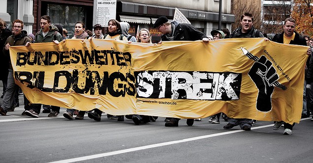 "Bildungsstreik" soll auch für Beamte rechtens sein: Demonstration in Aachen 2009. Foto: MrTopf /Flickr (CC-BY-SA-2.0)