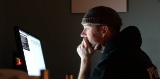 m Zeitalter von Rund-um-die-Uhr-Dienstleistungen nimmt die Zahl derjenigen, die gezwungen sind, in der Nacht zu arbeiten auch in Deutschland beständig zu. Doch wenn Eltern in der Nacht arbeiten, ist das schlecht für die Kinder. Foto: Mike McCune / flickr (CC BY 2.0)