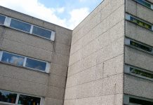 Das Umweltgift PCB lauert in Schulgebäuden aus den 70-er und 80-er Jahren. Foto: Priboschek