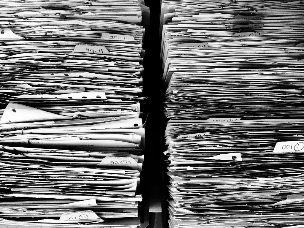 Die Hamburger FDP will Lehrer vom „Papierkram“ entlasten. Foto: myrfa / Pixabay (CC0 1.0)