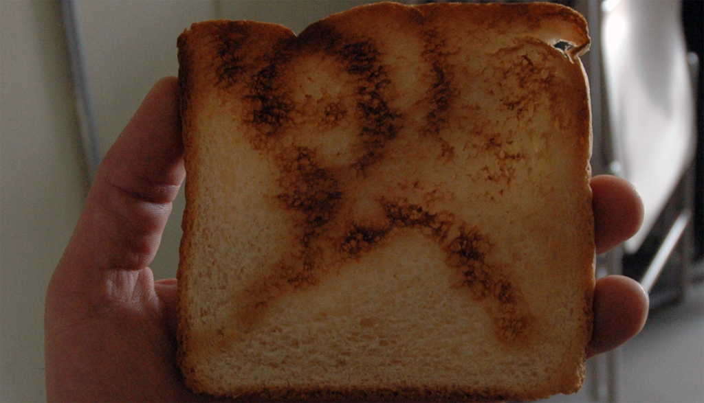 Die Suche des Gehirns nach sinnvollen Mustern führt gelegentlich dazu, dass der Betrachter vermeintliche Bilder erkennt, die eigentlich nicht vorhanden sind. Wissenschaftler sprechen von Pareidolie. Foto: Marshall Astor / flickr (CC BY-SA 2.0)