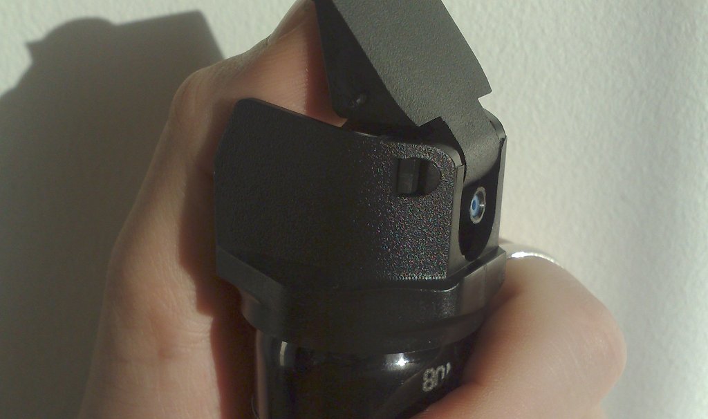 Immer mehr Reizgas-Vorfälle – Lehrerverband fordert Schulen auf, Pfeffersprays zu verbieten Sofern Pfeffersprays nicht unter das Waffengesetz fallen, müssen Schulen sie per Hausordnung verbieten. Foto: Lauri Rantala / flickr (CC BY 2.0)