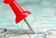 Hakenkreuze aus Bausteinen und Kieseln – Grundschule meldet rechtsextremistischen Vorfall (es ist nicht der erste)