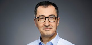 Digitalpakt: Özdemir fordert, sich auf die Kinder (statt Partei-Interessen) zu konzentrieren