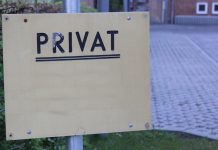 Als Trägervertreter einer privaten Grundschule konnte der Schulleiter nicht einfach beurlaubt werden (Symbolbild). Foto: Sönke Rahn / Wikimedia Commons (CC BY-SA 3.0)