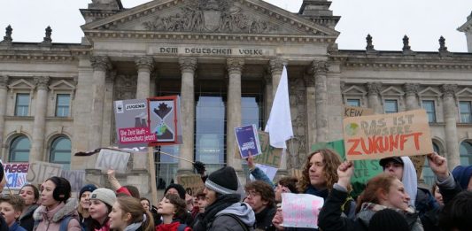 Der Schülerprotest für mehr Klimaschutz - hier am 14. Dezember in Berlin - wächst sich zur Bewegung aus. Foto: Leonhard Lenz / Wikimedia Commons (CC0 1.0)