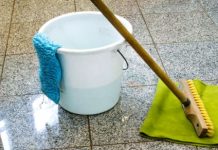 Nur eineinhalb Minuten Putzzeit pro Klassenraum? Initiative macht mobil