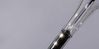 Quecksilber in einem alten Fieberthermometer. Foto: Jurii / Wikimedia Commons (CC BY 3.0)