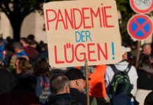 Schulleiterin demonstriert gegen Corona-Regeln – Schulamt schaltet sich ein