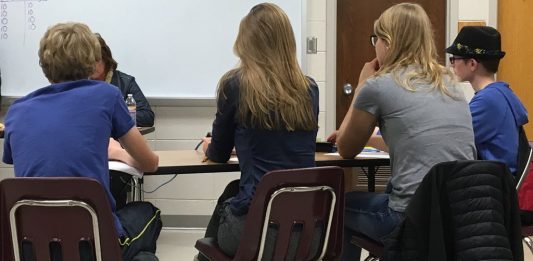 Der Unterricht als Ratespiel. Sicher nicht die innovativste Methode, aber möglicherweise ein guter Weg, Vorwissen bei Schülern zu aktivieren. Foto David Mulder/flickr (CC BY-SA 2.0)