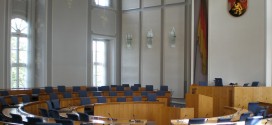 Geht es nach dem Willen der SPD-Fraktion gibt es im Landtag von Rheinland-Pfalz in nächster Zeit keine größeren Schul-Debatten. Foto: Roland Struwe /Wikimedia Commons (CC-BY-SA-3.0)