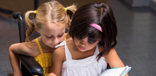 Der gemeinsame Unterricht von behinderten und nicht-behinderten Kindern ist ein Wert an sich. Foto: Shutterstock