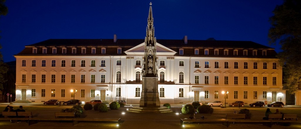 Das barocke Hauptgebäude der Ernst-Moritz-Arndt-Universität Greifswald. Die Universität wurde im Jahr 1456 gegründet und gehört damit zu den ältesten Universitäten Mitteleuropas. Foto: Markus Studtmann / Wikimedia Commons