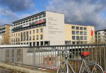 Gedicht über Blumen und Frauen wird von Studenten als sexistisch empfunden