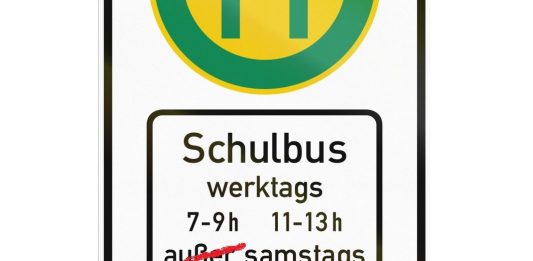 Müssen bald die Schulbus-Fahrpläne geändert werden? Illu: Shutterstock