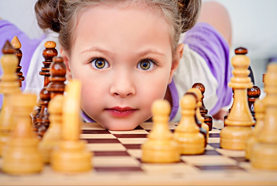 Spielen im Unterricht: Wie Schach helfen kann, Kinder ans Lernen