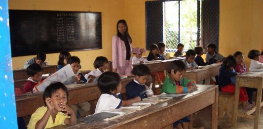 Investitionen in Schulbildung sind die beste Entwicklungshilfe, doch bis sie Früchte tragen dauert es seine Zeit. Foto: Ivar Abrahamsen / flickr (CC BY-SA 2.0)