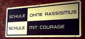 Mittlerweile mehr als Schulen bundesweit haben dieses Schild am Eingang hängen. Foto: Bernd Schwabe in Hannover / Wikimedia Commons (CC BY-SA 3.0)