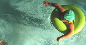 Viele Eltern in Neukölln führen ihre Kinder nicht ans Schwimmen heran. Foto: Ctd 2005 / flickr  (CC BY 2.0) 