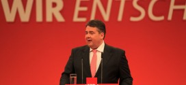 War mal Berufsschullehrer - länger her: SPD-Chef Sigmar Gabriel (hier auf einem SPD-Parteitag 2013). Foto: Amekrümel, Wikimedia Commons (CC BY-SA 3.0)