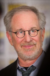 Ein herausragender Regisseur, der offenbar in Genuss eines nur mittelwertigen Geschichtsunterrichts kam: Steven Spielberg. Foto: Gerald Geronimo (CC BY 2.0)