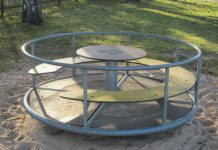 Spielplatz-Karussel