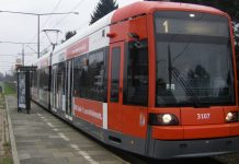 Verkehrsverbund kritisiert «Semesterticket-Studenten» Viele „Studenten“ sind offenbar bereit, um Fahrtkosten zu sparen, durch eine Lücke zum Semesterticket zu schlüpfen. Foto: Uwca / Wikimedia Commons (CC BY-SA 4.0)