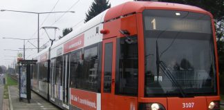 Viele „Studenten“ sind offenbar bereit, um Fahrtkosten zu sparen, durch eine Lücke zum Semesterticket zu schlüpfen. Foto: Uwca / Wikimedia Commons (CC BY-SA 4.0)