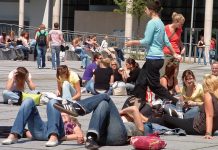 Bislang drohen Langzeitstudenten in Brandenburg keine Gebühren, trotzdem ist es nicht empfehlenswert, zu bummeln. Foto: Max Braun / flickr (CC BY-SA 2.0)