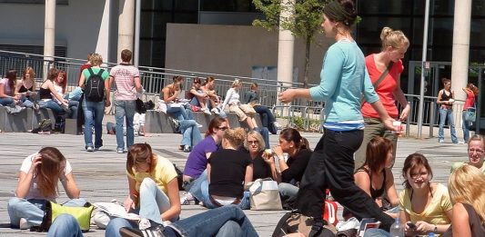 Bislang drohen Langzeitstudenten in Brandenburg keine Gebühren, trotzdem ist es nicht empfehlenswert, zu bummeln. Foto: Max Braun / flickr (CC BY-SA 2.0)
