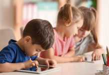 Philologen kritisieren: „Tablets ab Klasse 1 sind bildungspolitische Augenwischerei“