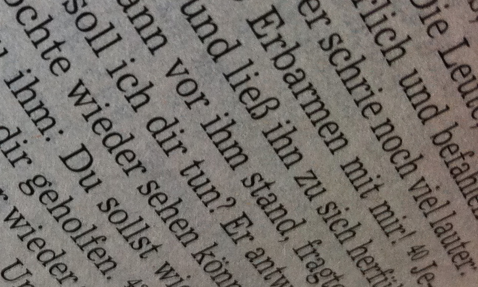 Eng bedruckte Seiten sind oft unangenehm zu lesen. Foto: von Pfarrei St. Bonifatius Berlin /flickr (CC BY 2.0)