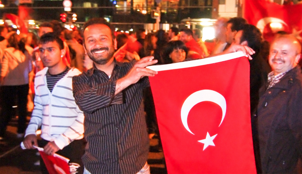 Die meisten Türken in Deutschland fühlen sich hier zu Hause, auch wenn sie sich doch anders als die Deutschen empfinden. Foto: Arne List / flickr (CC BY-SA 2.0)