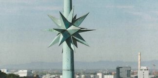 Erst nach Wochen aufgefallen: Unbekannte klauen Turmspitze von Universitätsbibliothek