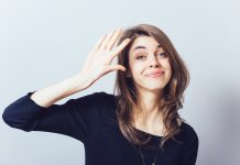 Und tschüss! Trotz steigender Dienstaustritte: Schulministerin bleibt gelassen (zu Recht?)