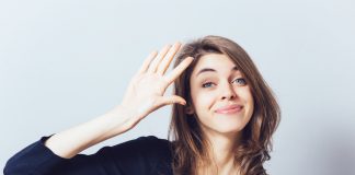 Und tschüss! Trotz steigender Dienstaustritte: Schulministerin bleibt gelassen (zu Recht?)