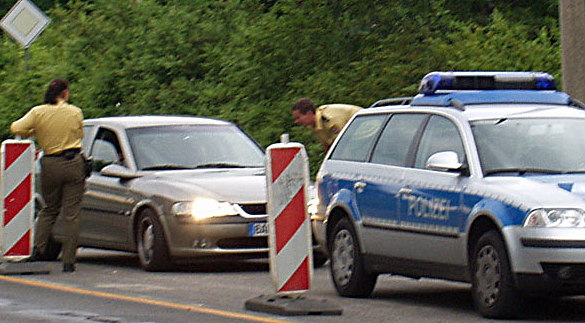 Verkehrskontrolle - An Schulen und Schulwegen in Mecklenburg-Vorpommern waren in der ersten Woche des neuen Schuljahres über 900 Polizisten bei Verkehrskontrollen im Einsatz. Foto: Ralf Roletschek / Wikimedia Commons (CC BY-SA 3.0)