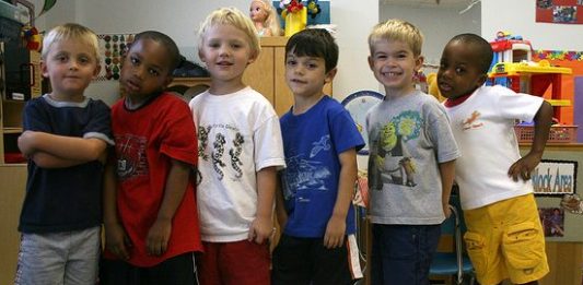 Vor dem Sprung: Kita-Kinder vor der Einschulung.